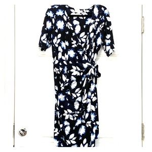 🛍 Wrap dress by Motherhood 👗